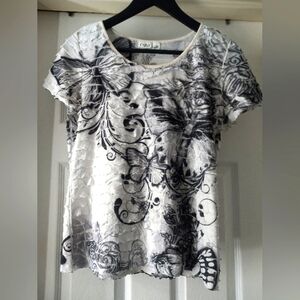 Beautiful layered ruffles with butterfly images by CATO size M